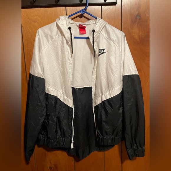 SOLD Woman’s Nike vintage style raincoat/windbreaker jacket size Large - Picture 8 of 8